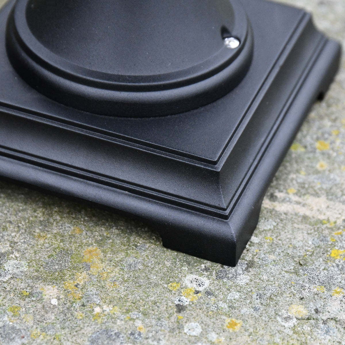 Large Traditional Hexagonal Pillar Light