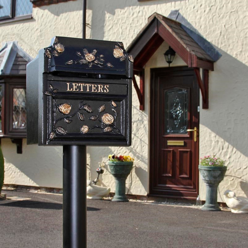 Customer photograph: Finschester Post Box in driveway 