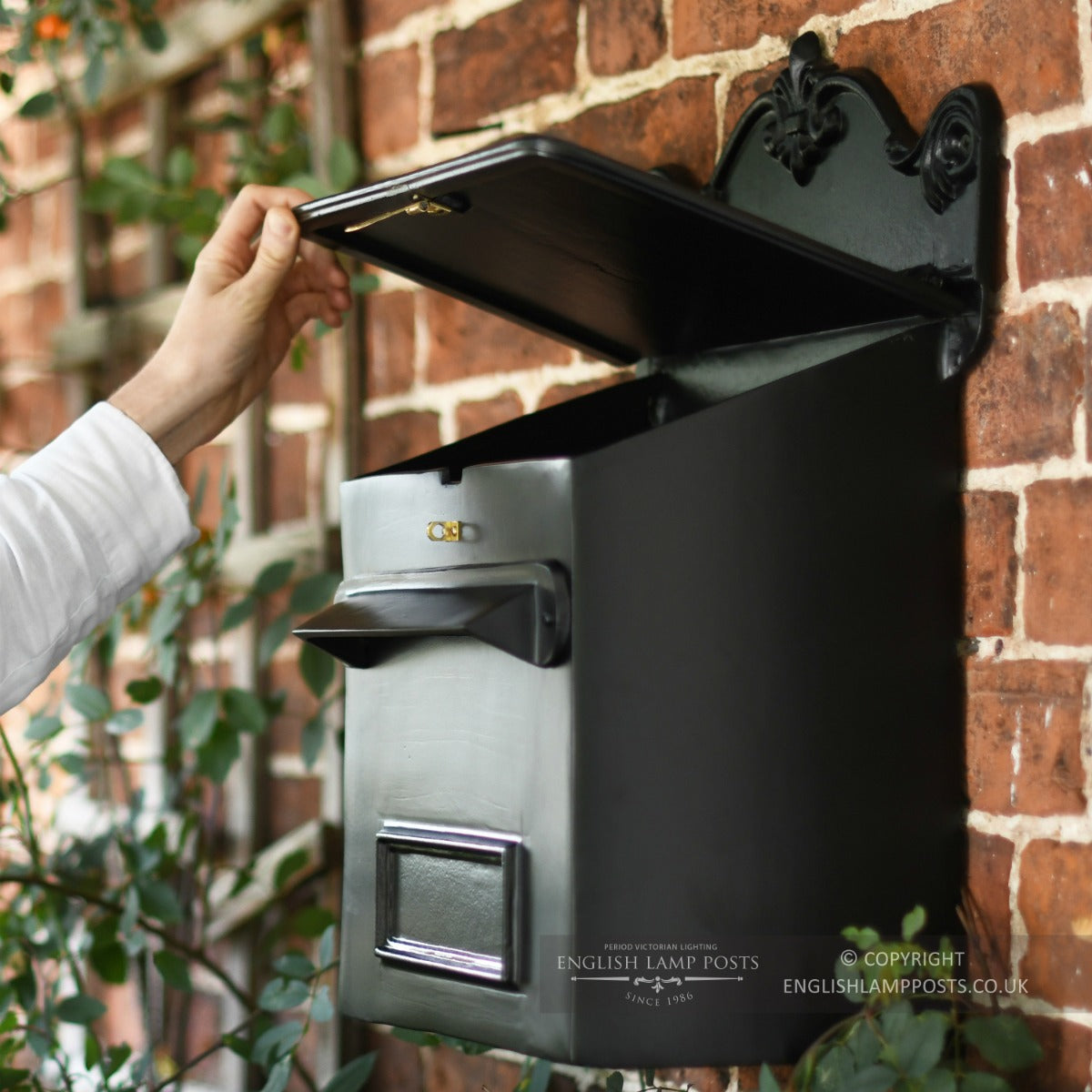Black 'Cambourne' Secure Parcel Box