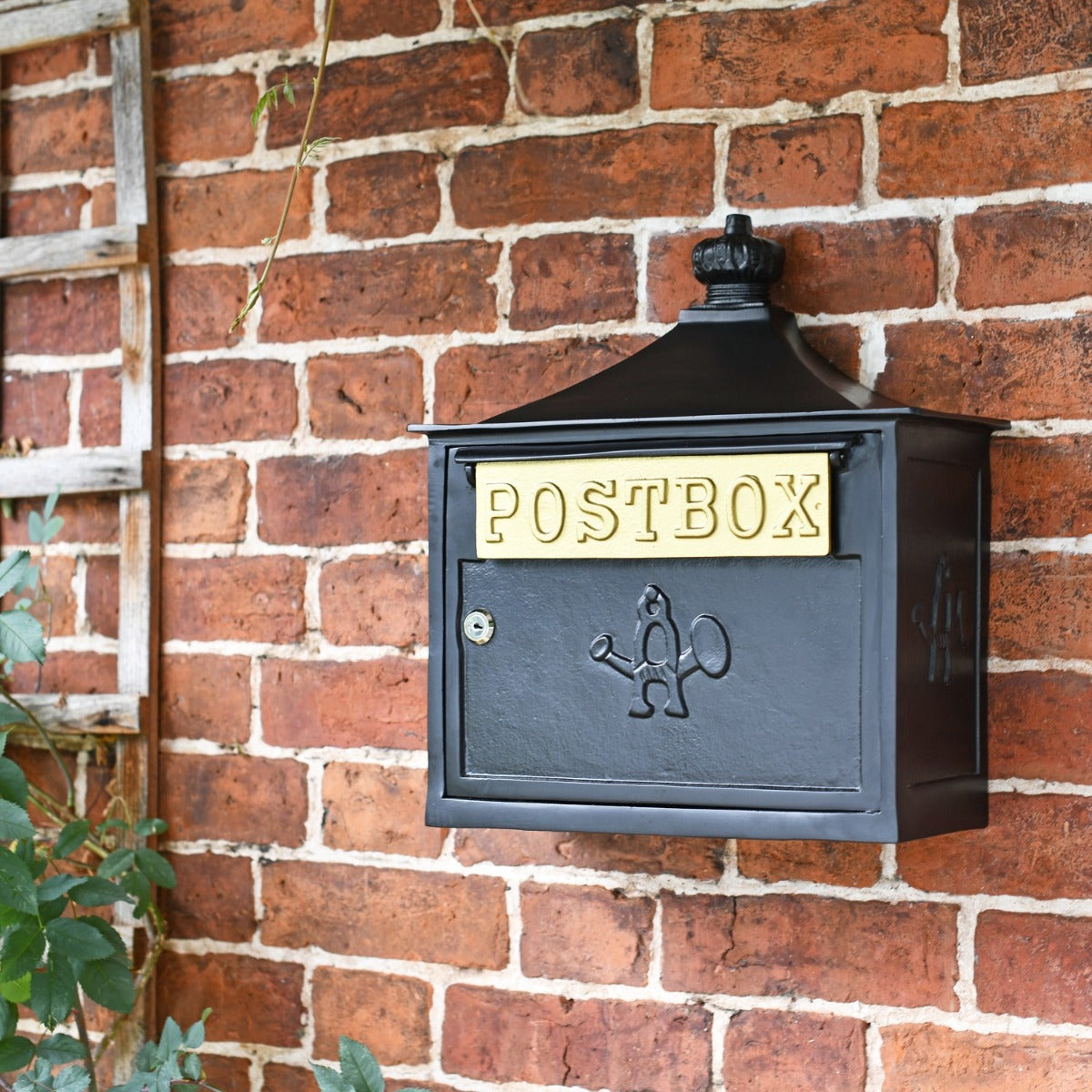 The Kensington Wall Mounted Post Box in Situ 