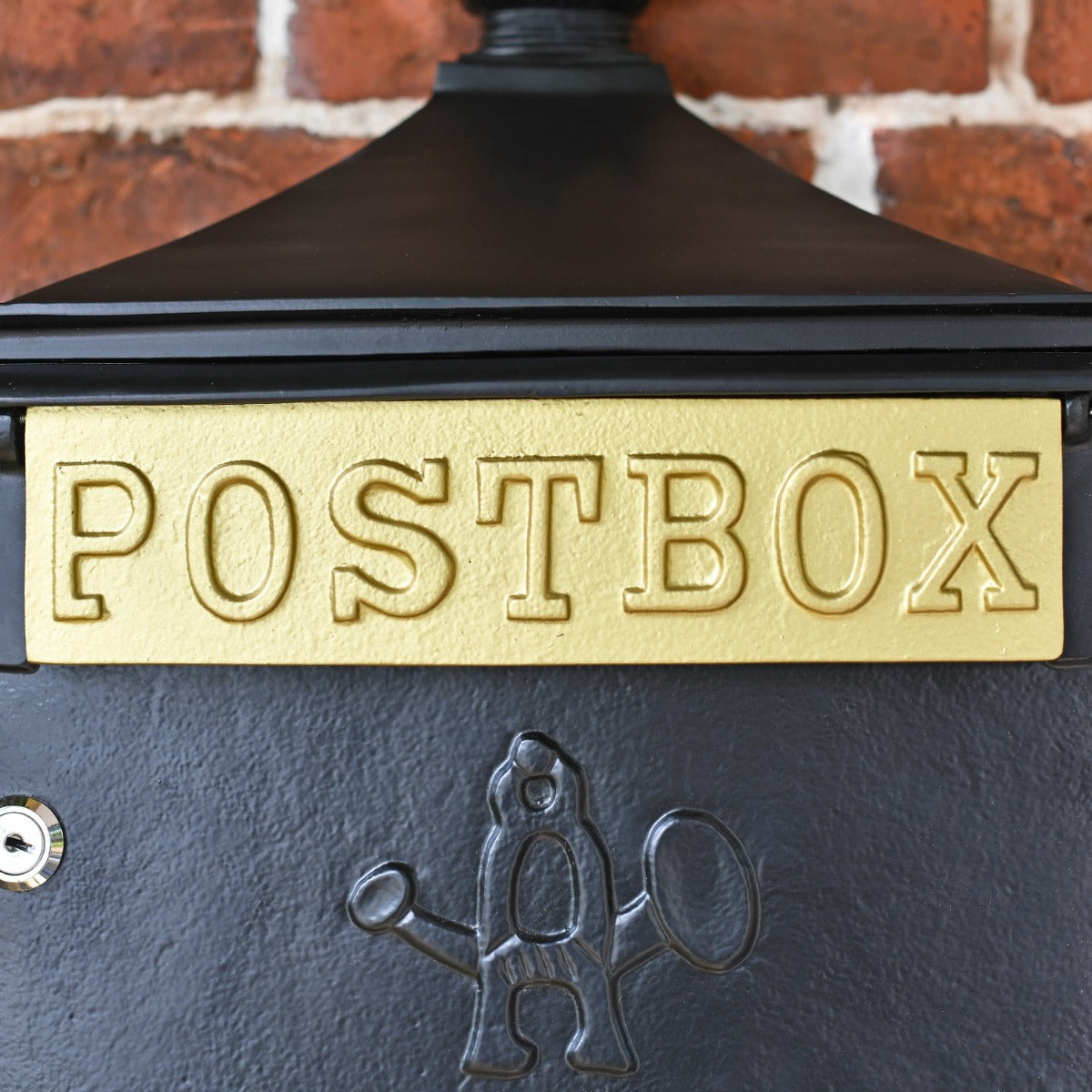 Close up of lettering on post box 