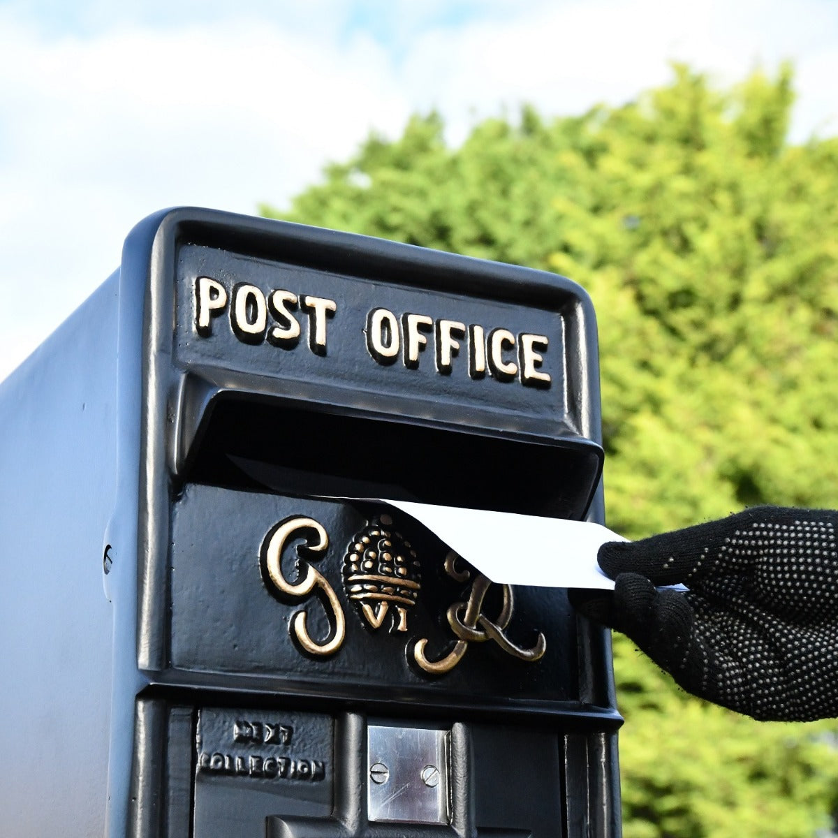 Close up of King George post box and aperture 