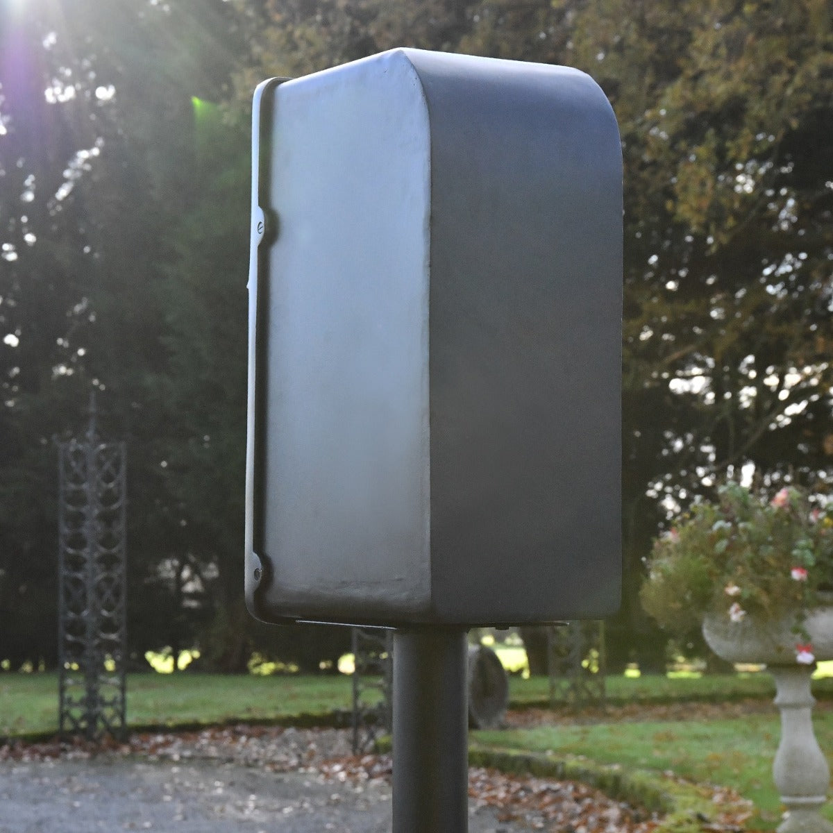 Close up of curved back on Black King George Post Box 