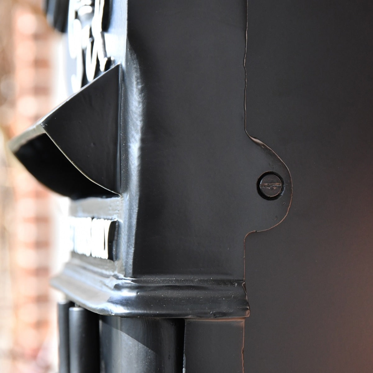 Side view of frame work and aperture 