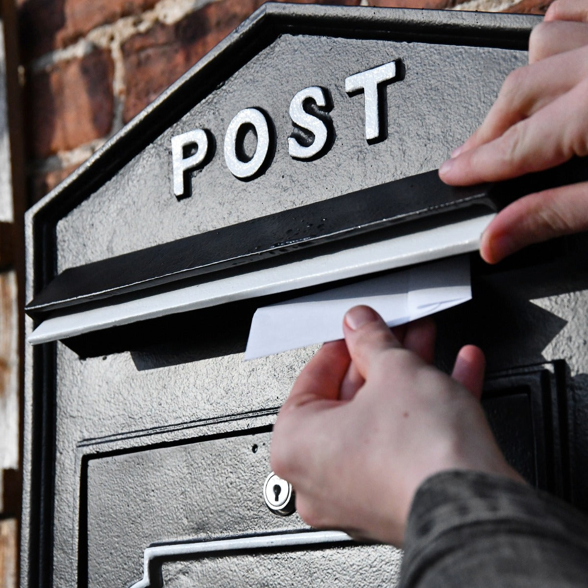 Close up of aperture and POST lettering 