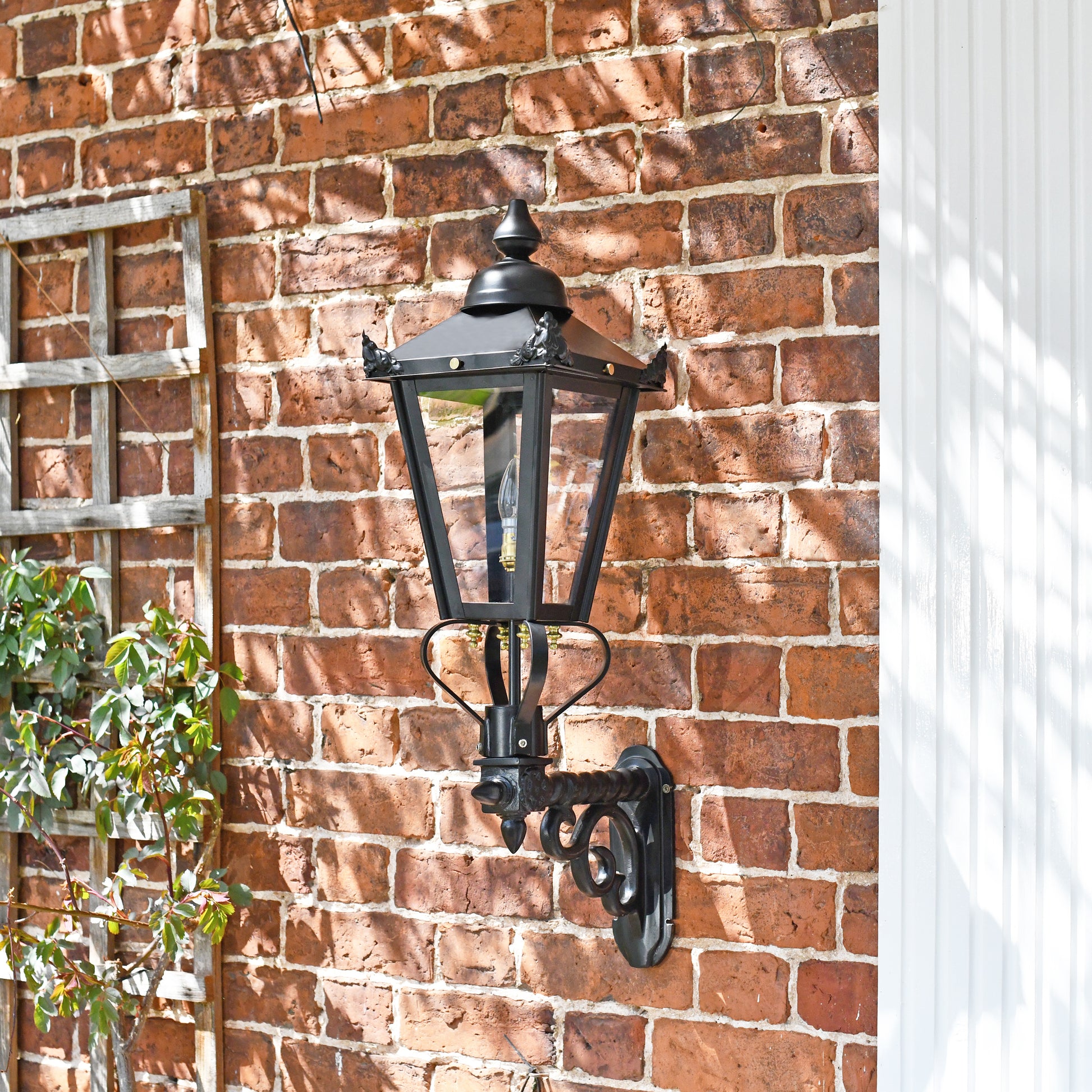 Victorian Wall Lantern on Royale Bracket mounted to wall