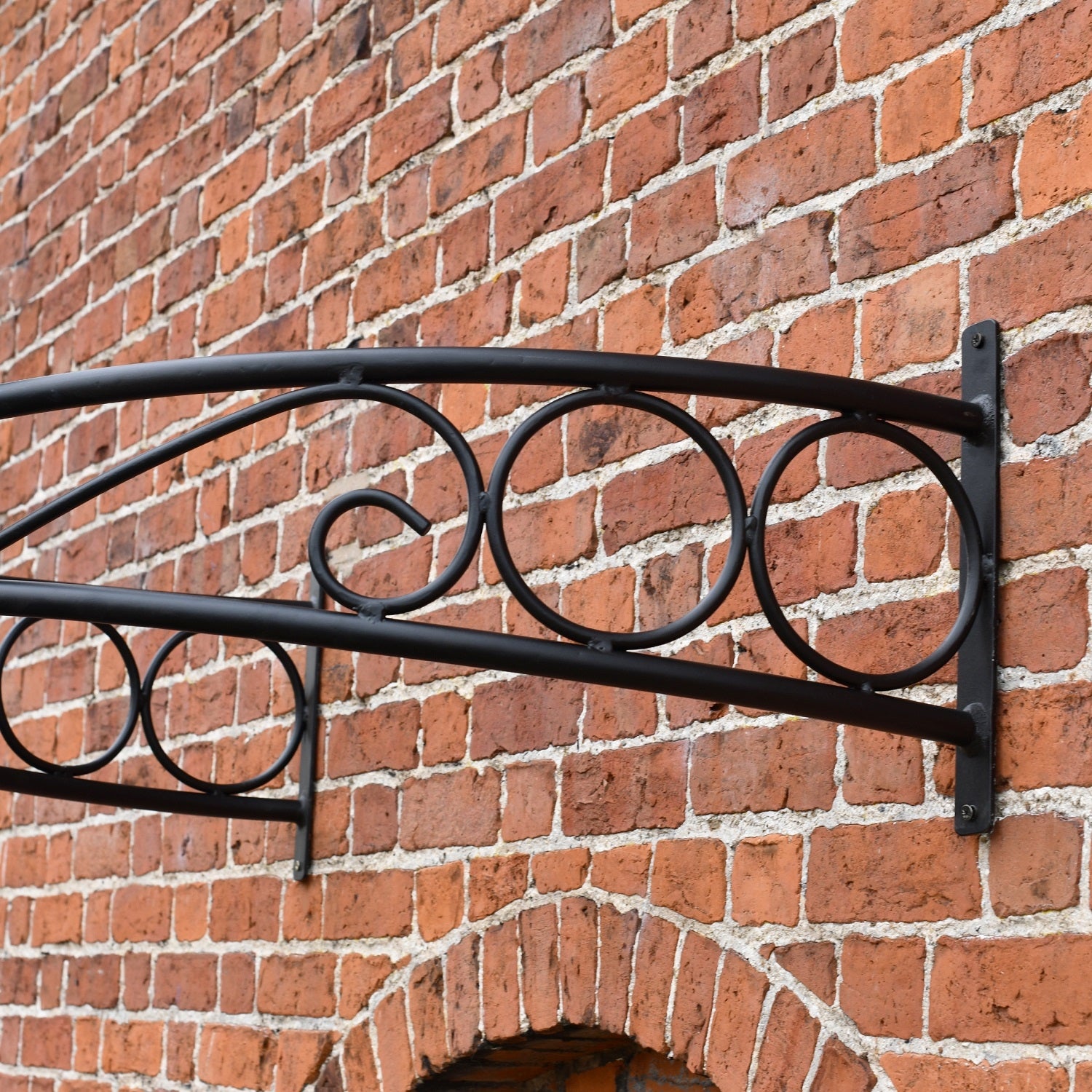 Close view of the ornate bow brackets 