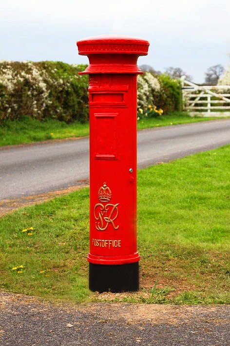 Traditional GR Pillar Post Box - Red