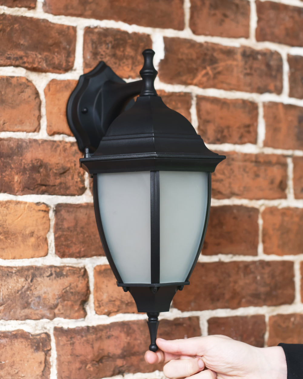 Life size scale of the 'Warwick' wall light