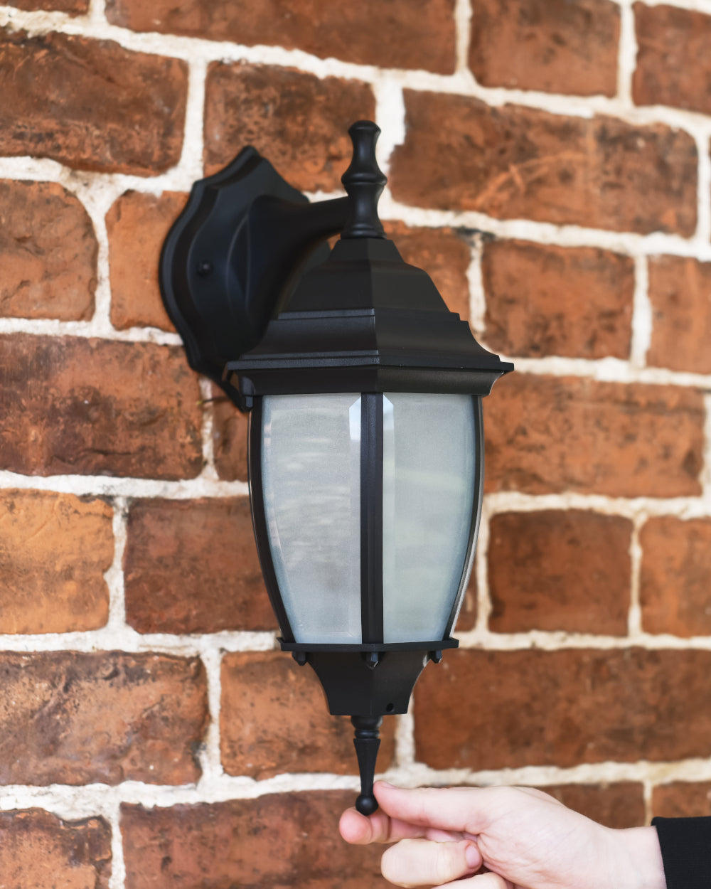 Life size scale of the 'Warwick' wall light