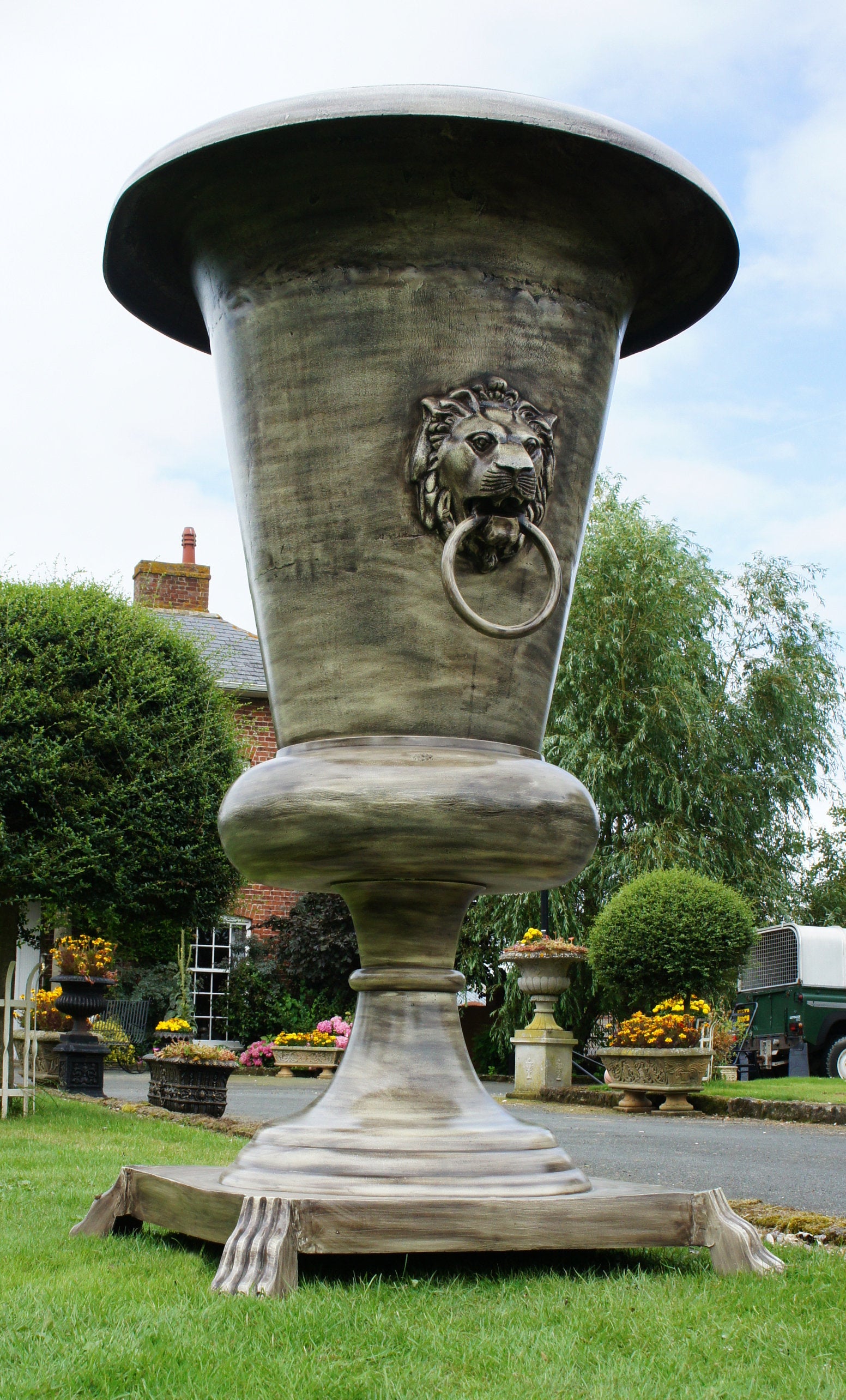 Light colour giant urn
