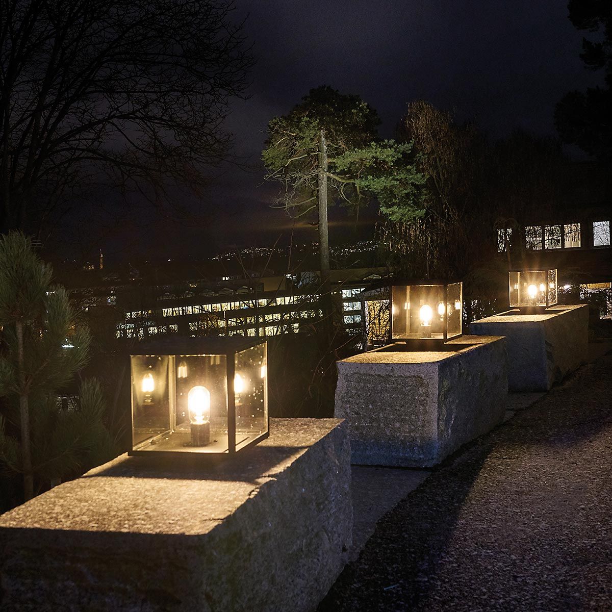 reine pillar light in situ 2