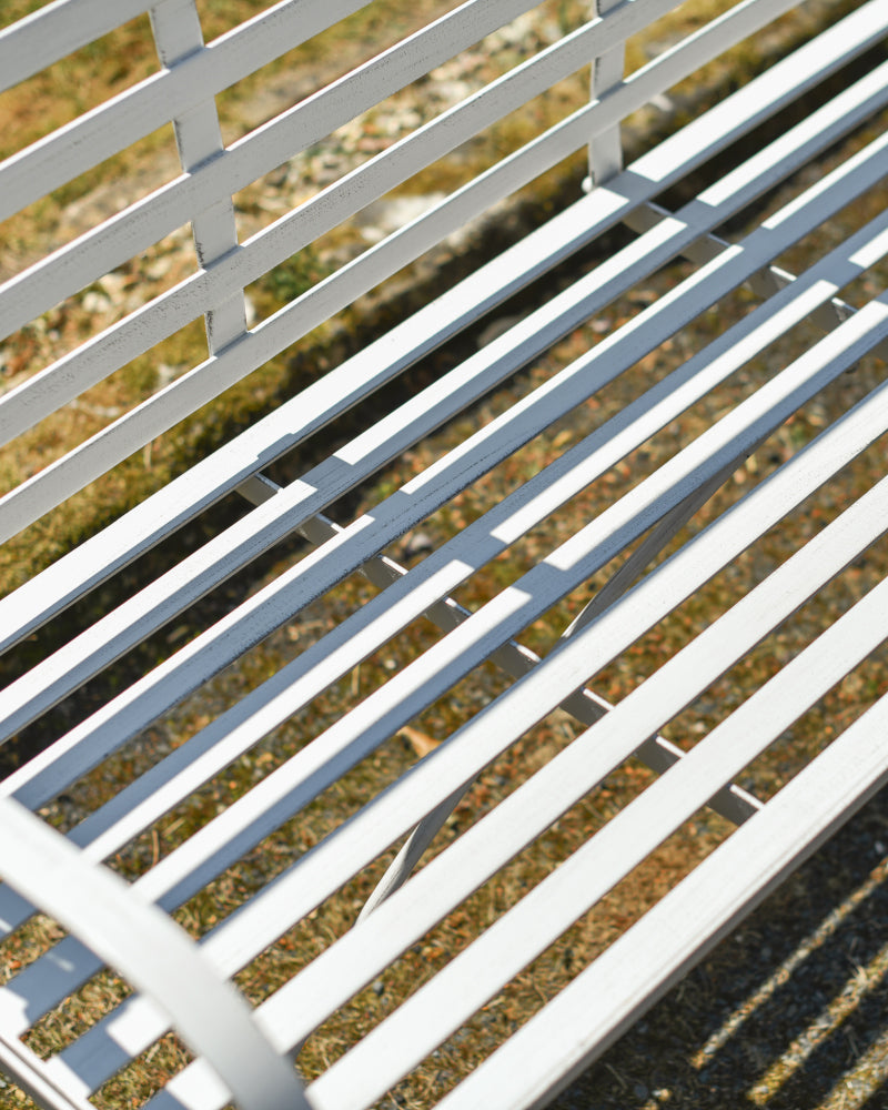 Close up of the iron seat 