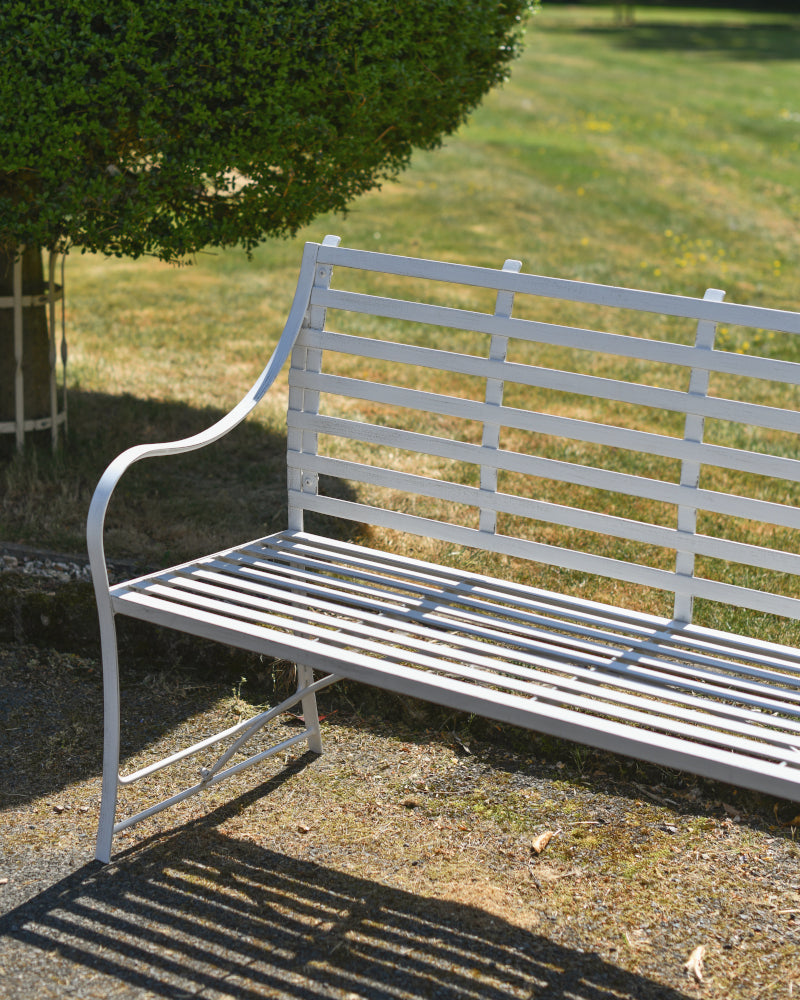 Angled view of the 'Lowbridge' edge