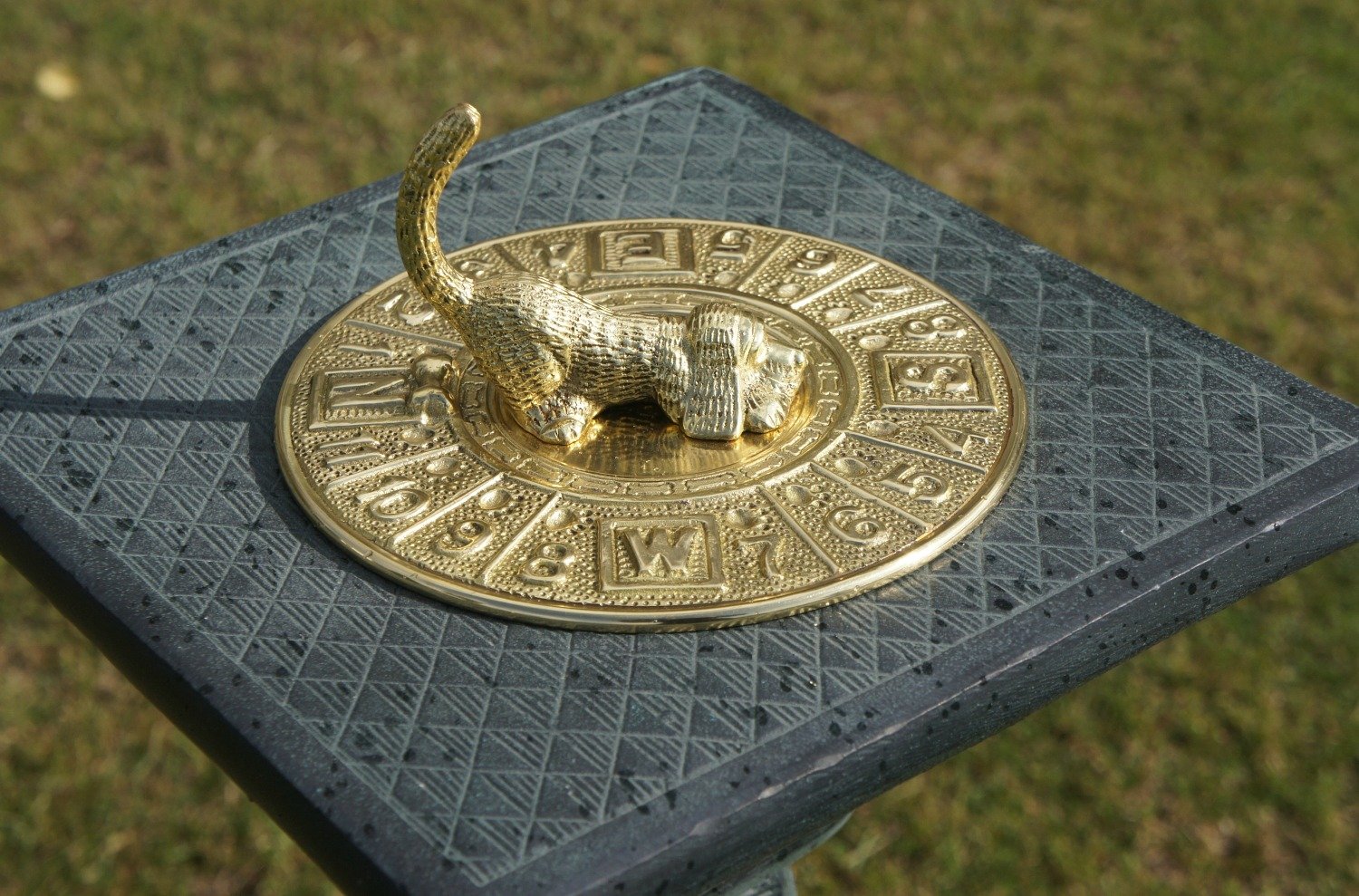 Sundials, Garden Sundials – English Lamp Posts