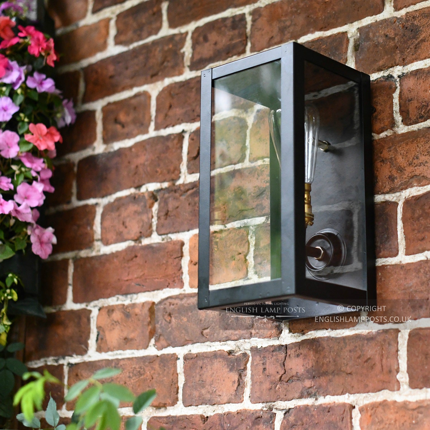 Modern and Simplistic Black Wall Light