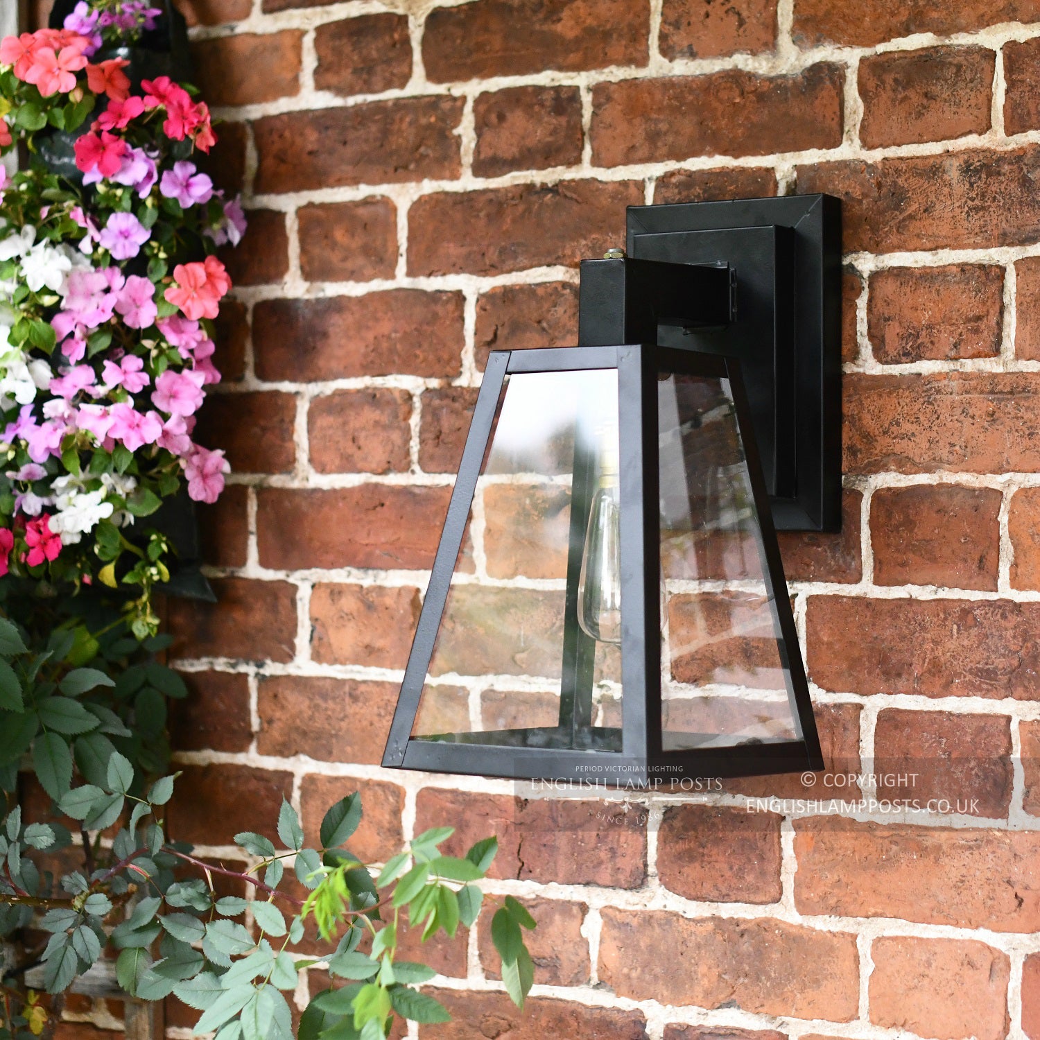 Modern Black Porch Wall Light With B22 Bulb Holder
