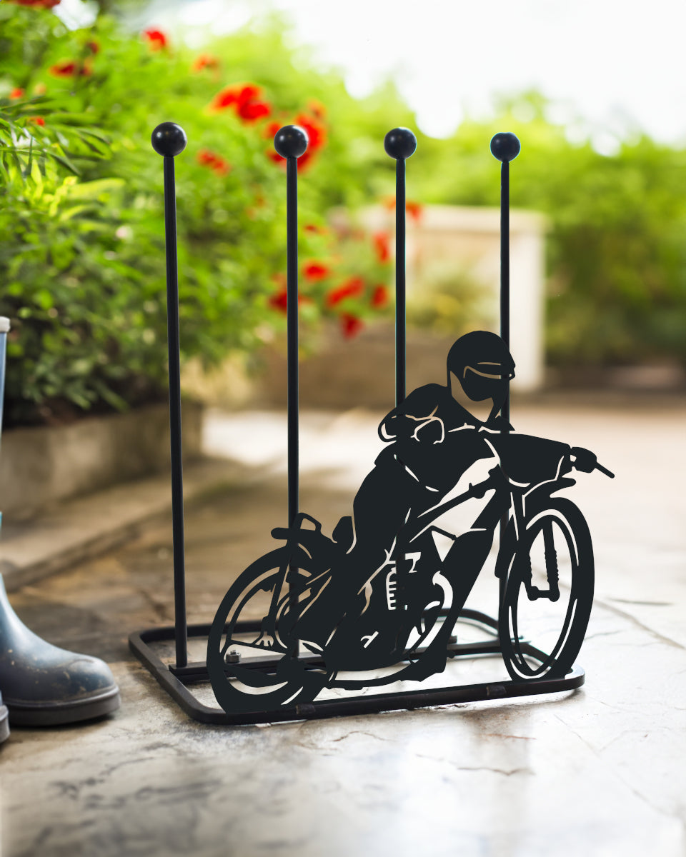The cyle inspired boot rack outside