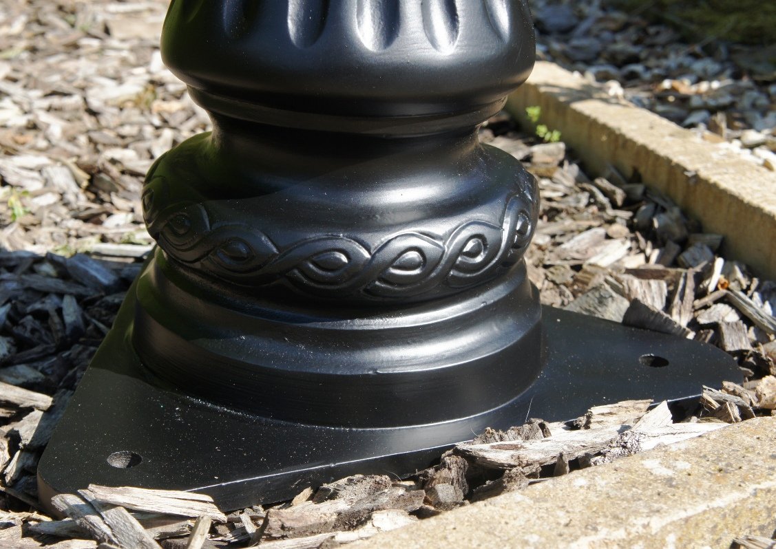 Ornate lamp post base