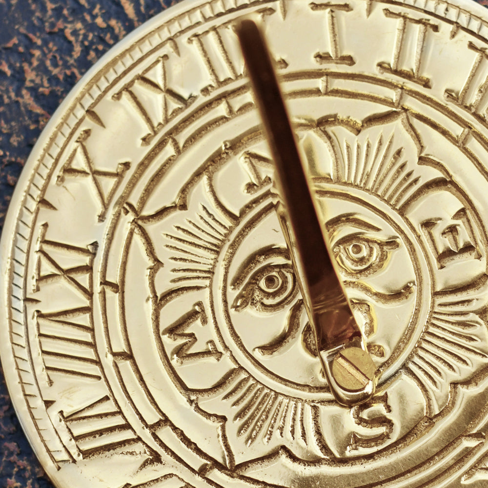 Close up of the compass central section