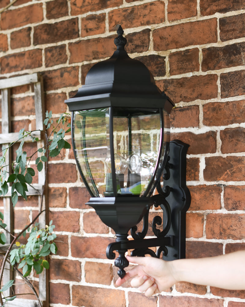 Life size scale of the 'Gidea' wall light