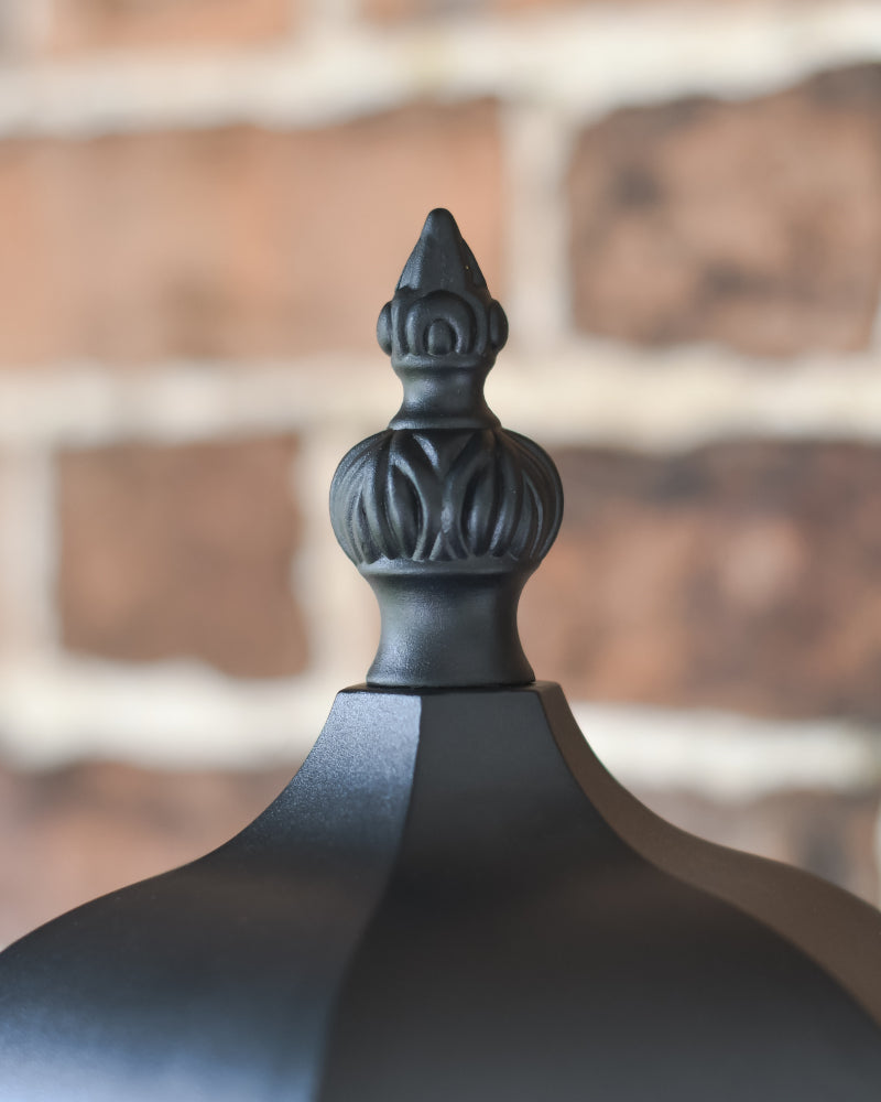 Close up of the scrolled apex centrepiece 