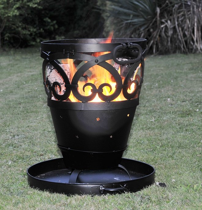 Outdoor heater and ash pan lit