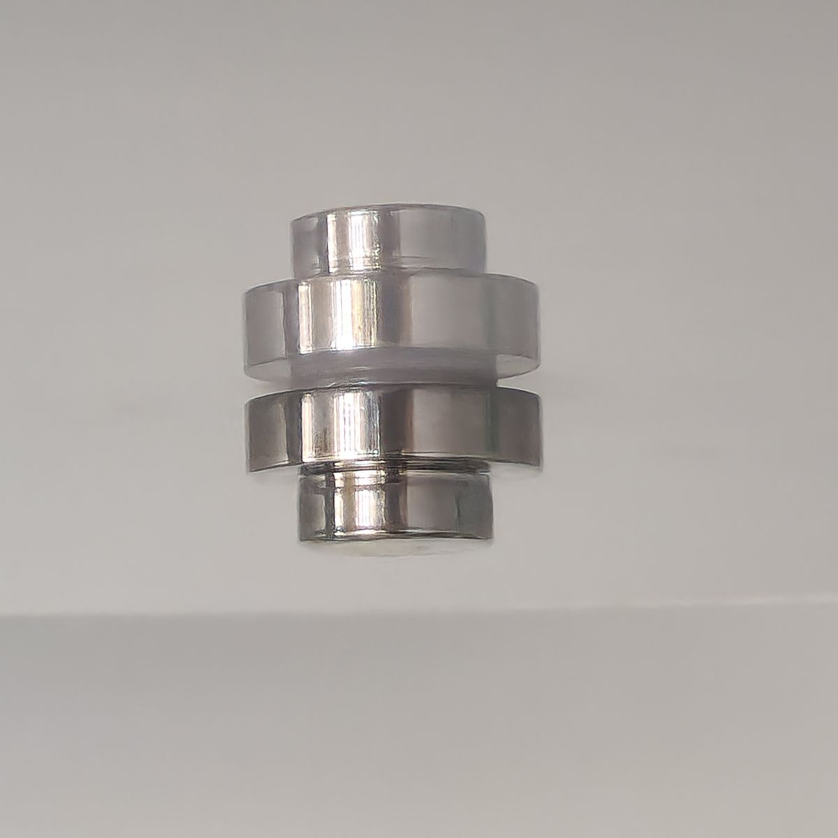 Magnified view of the chrome centre finial