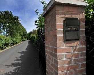 Pillar mounted letter box