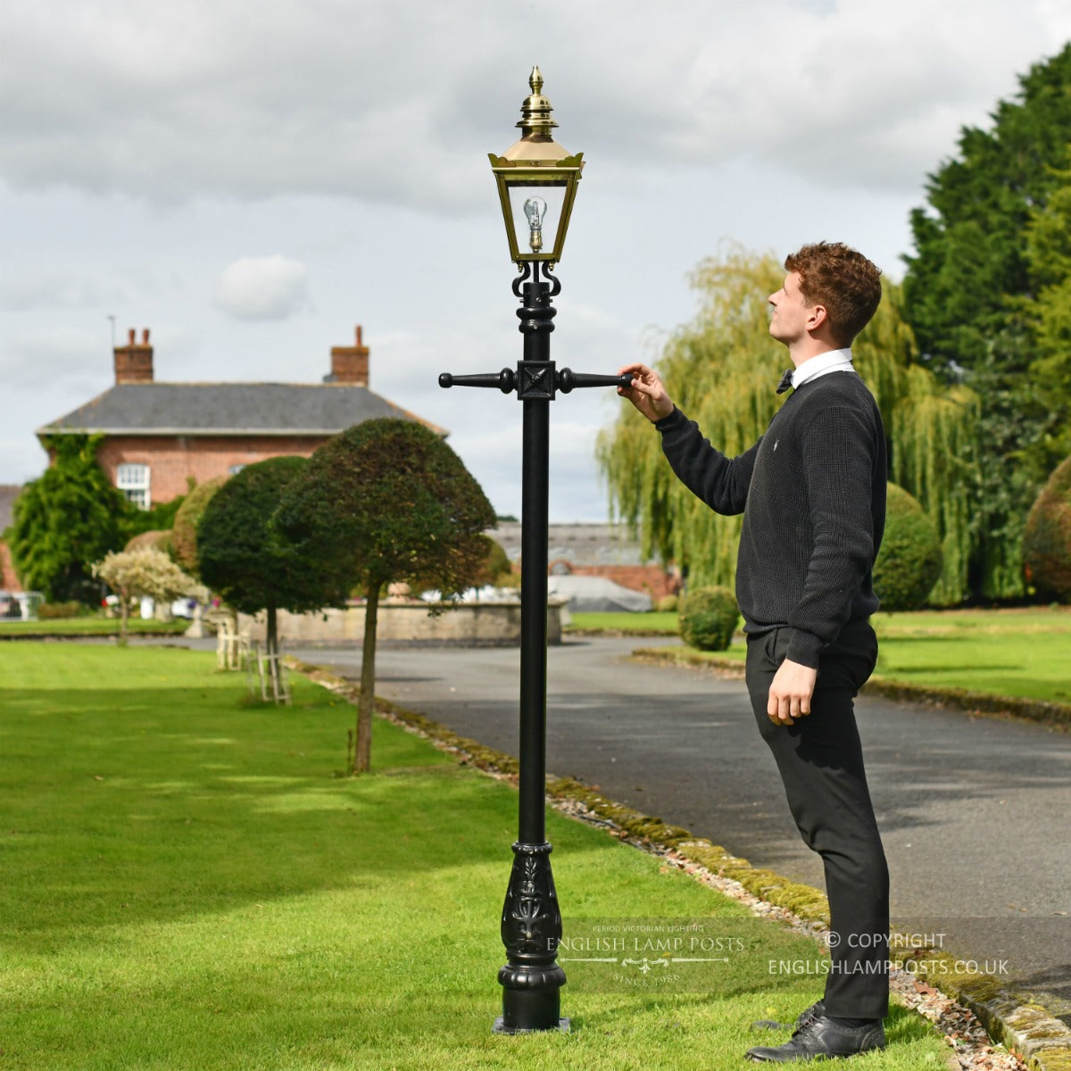 Polished Brass Kensington Lamp Post 2.25m - Scale Shot