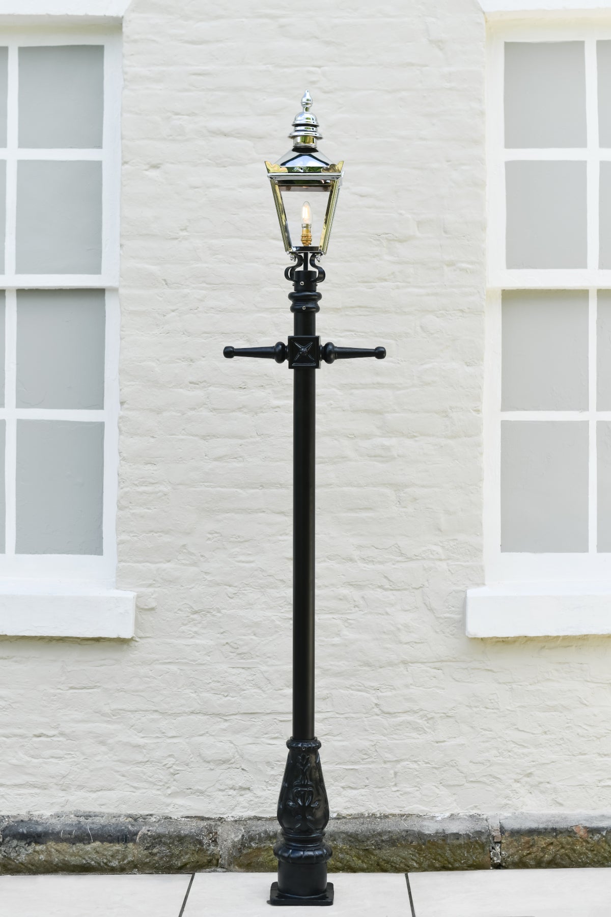 Head on view of the chrome 'Kensington' 