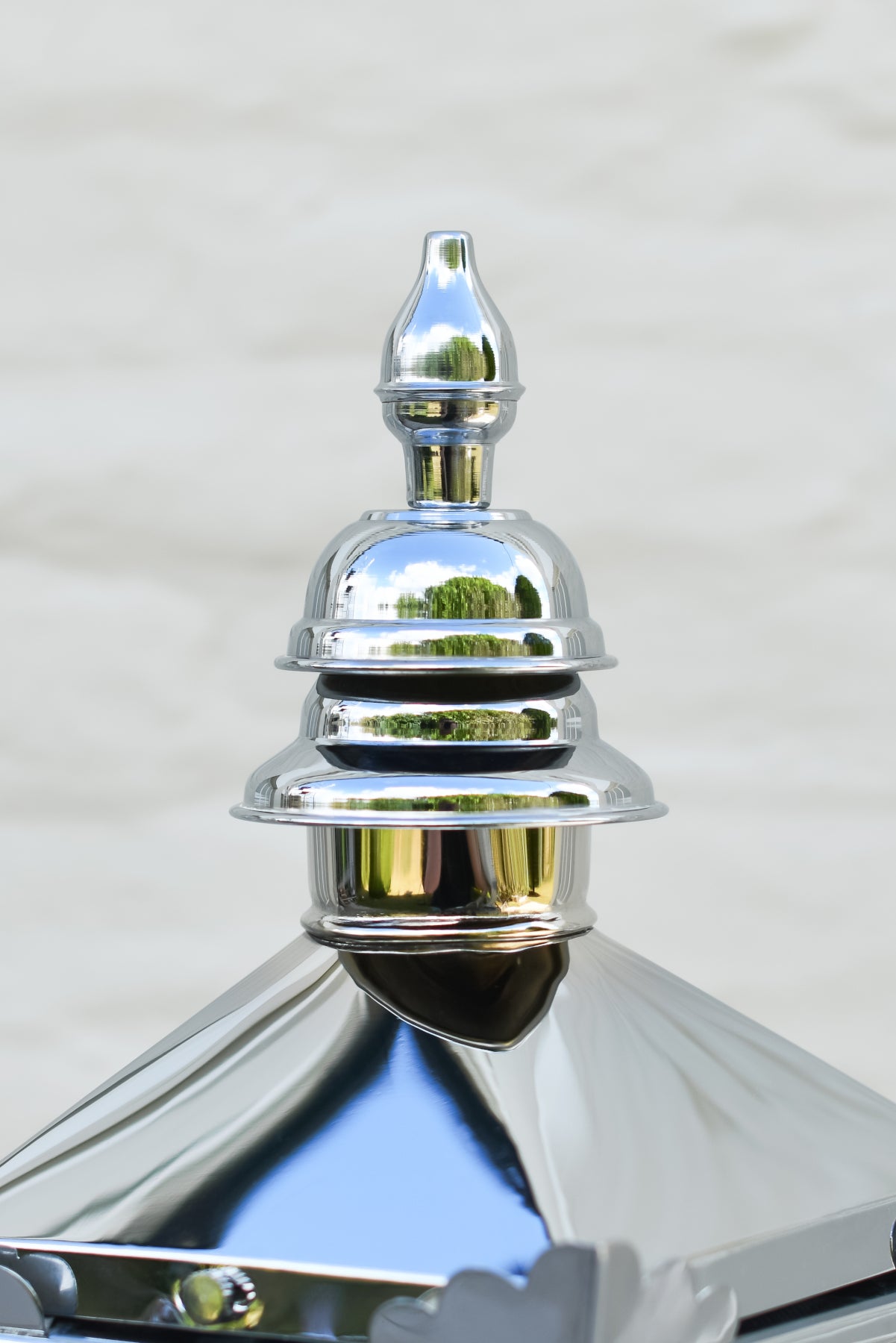 The bright chorme three tier centrepiece