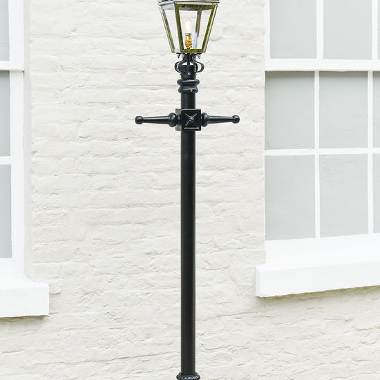 Video Of The Polished Chrome 'Kensington' Lamp Post