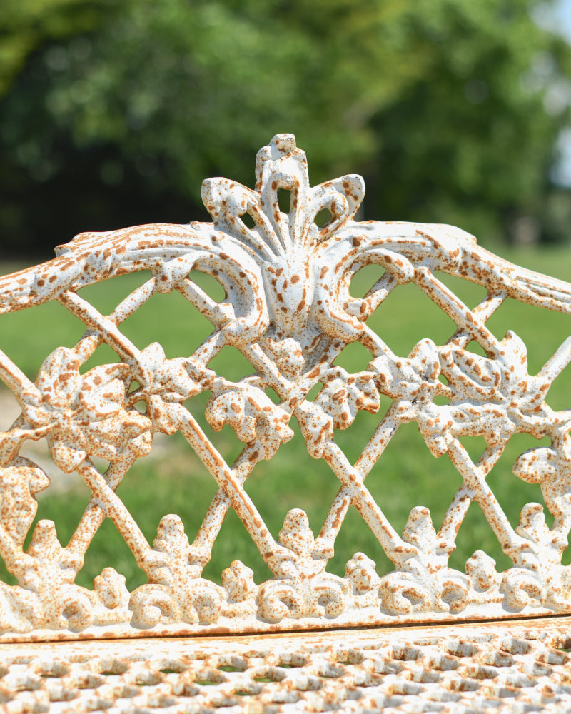 Magnified view of the classical central motif
