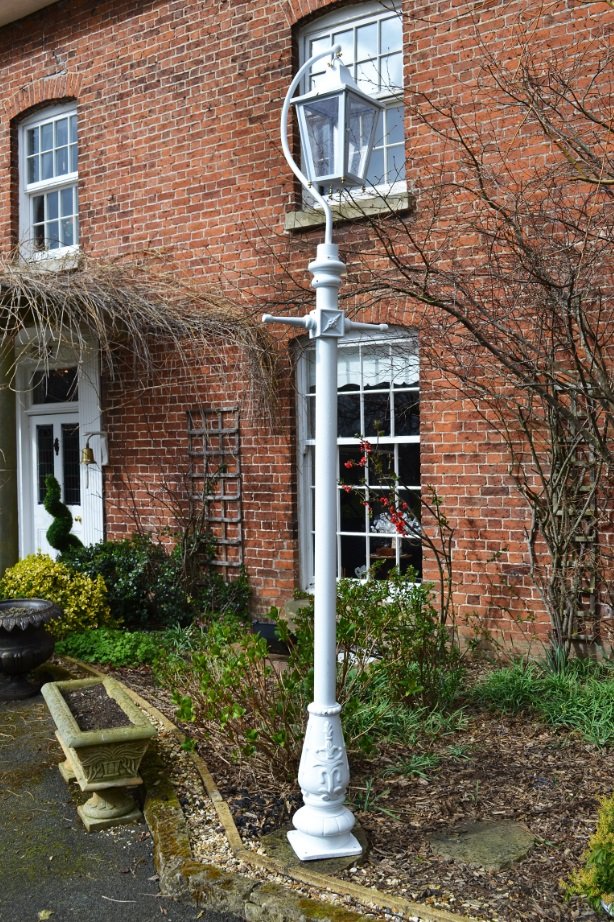 Lamp Post Painting Service