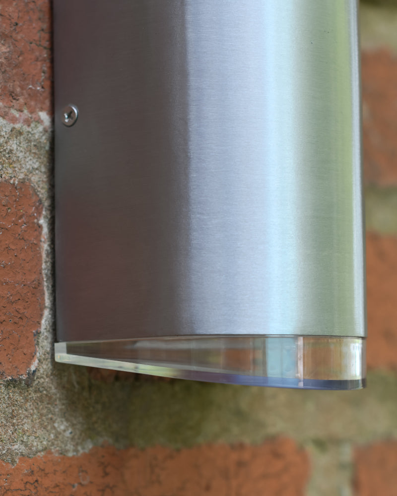 Close up of the flush fit light base
