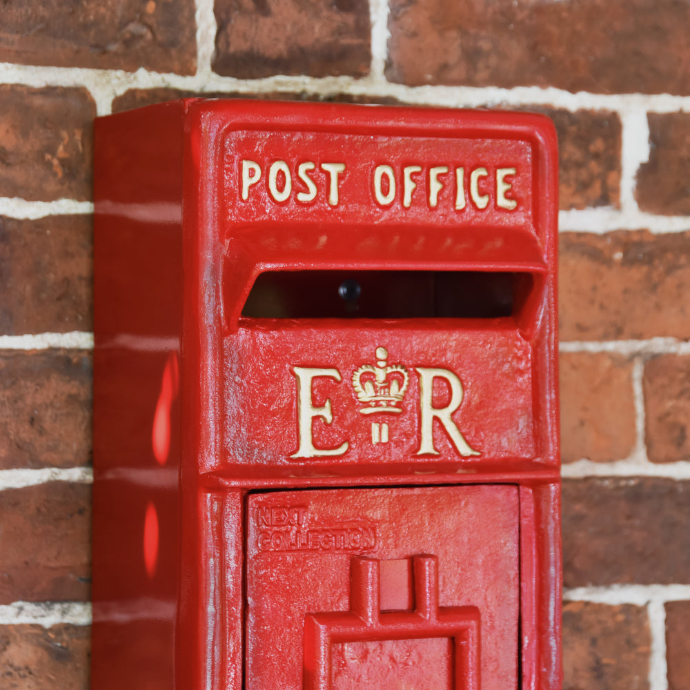 Elizabeth Regina post box 