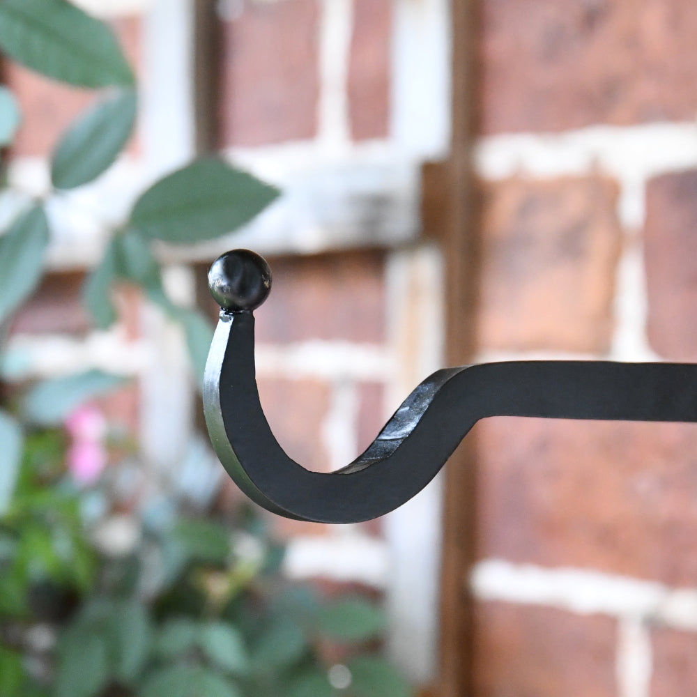 Close up of the hanging arm
