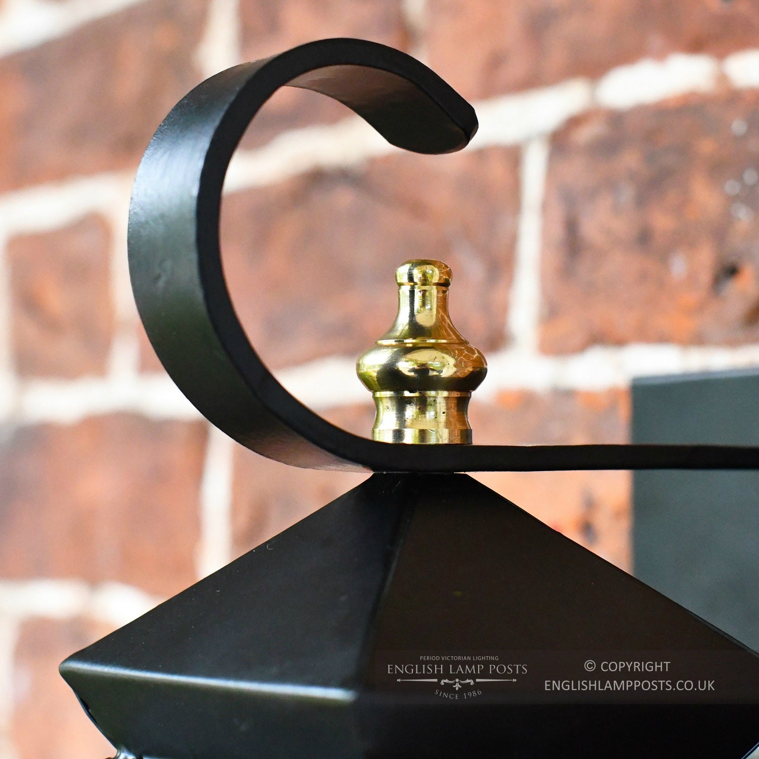 Scrolled Top Fix Wall Bracket And Lantern