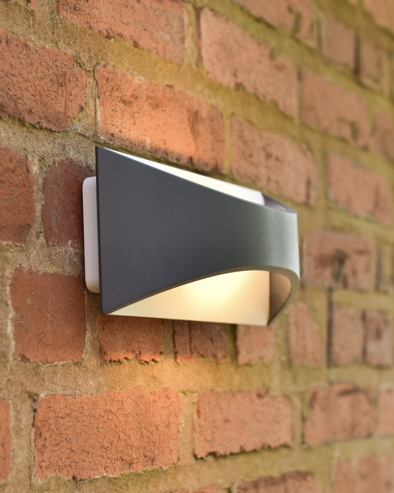 Side profile of the 'Sedgwick' wall light