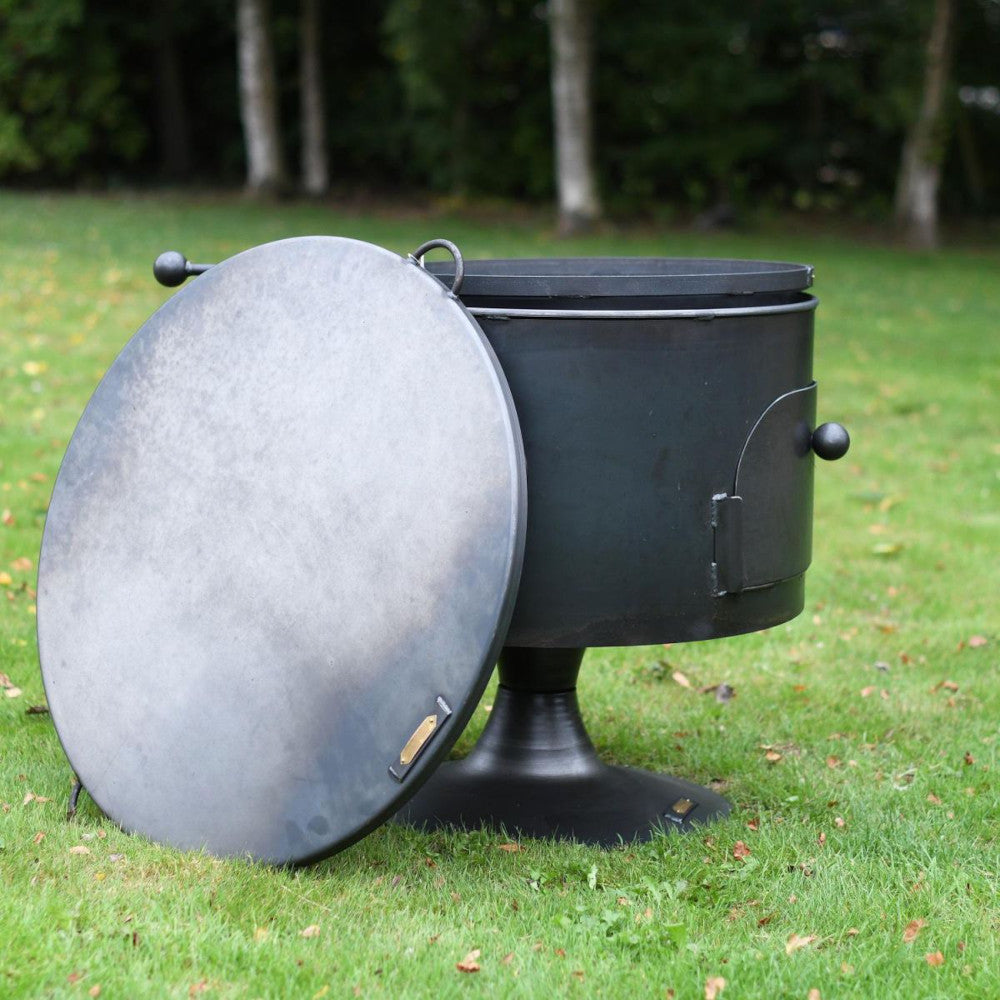 The pizza oven with its roof on the side