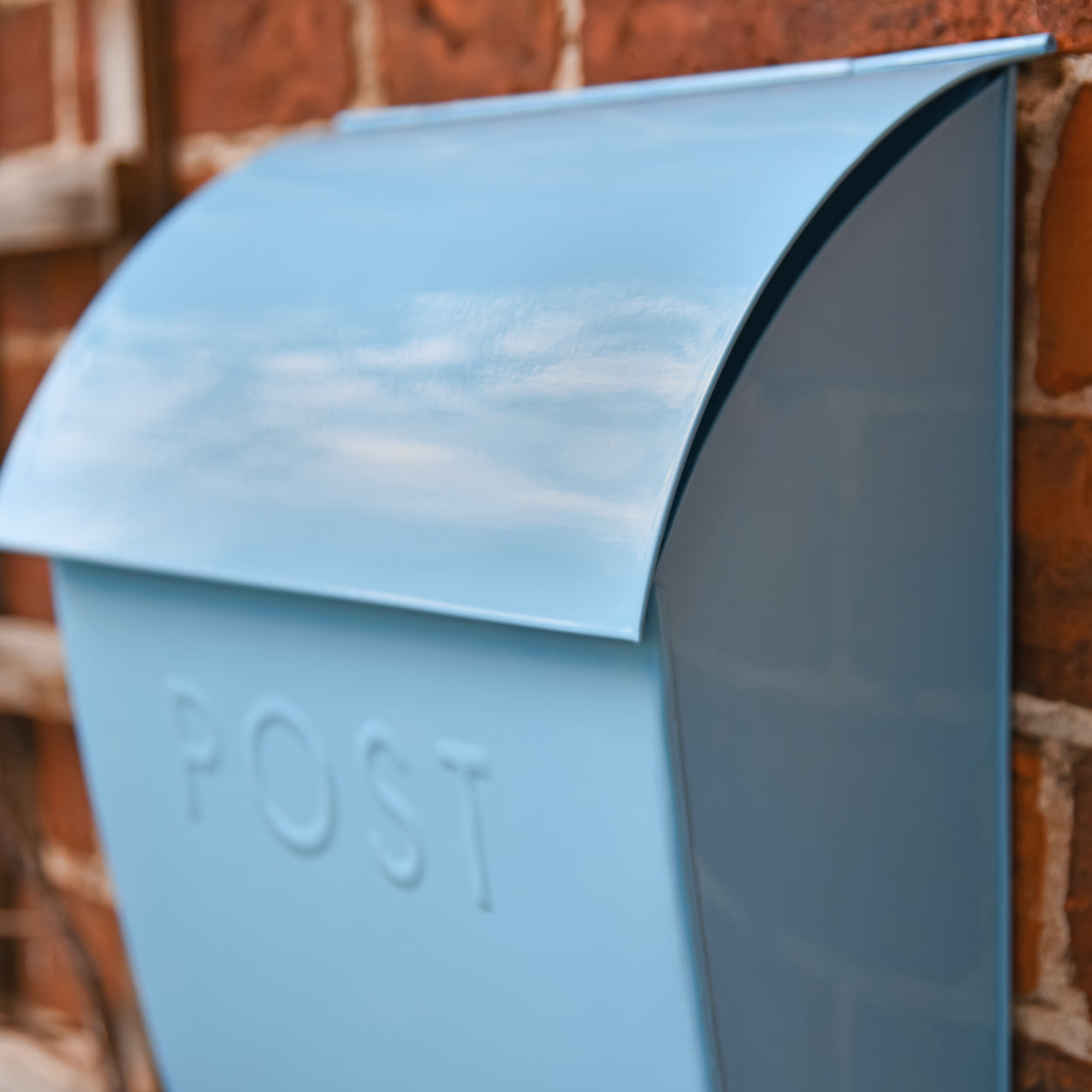 Side angle of the arched flap