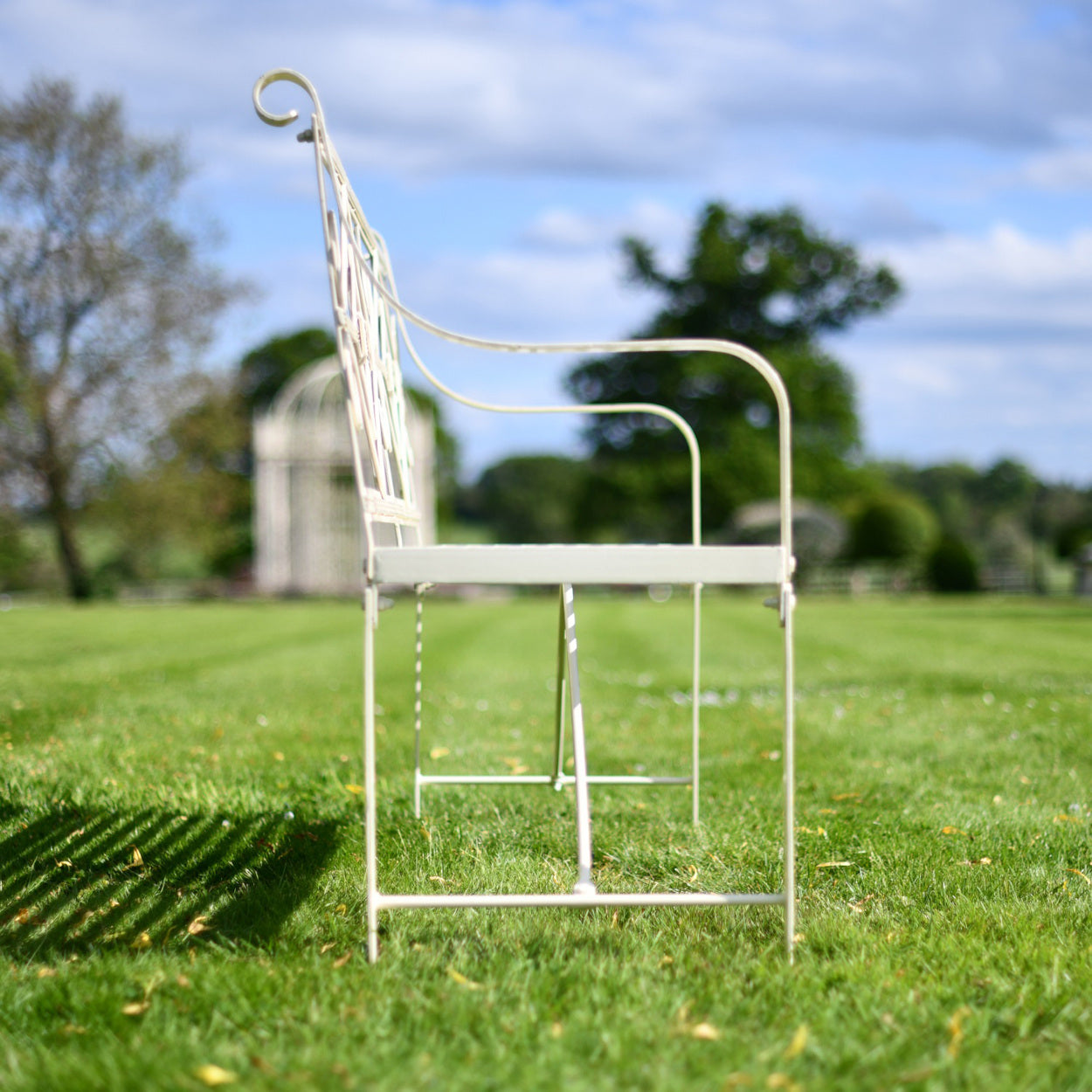 Side view of the robust cream bench