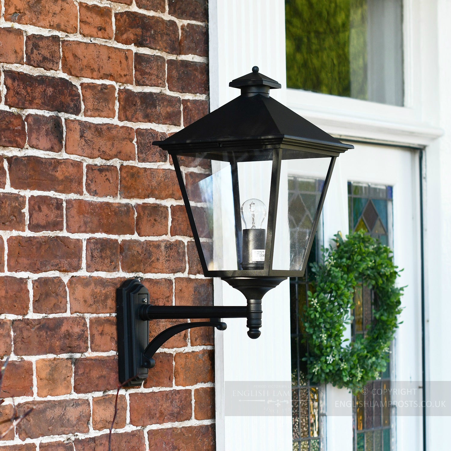 Simplistic Victorian Wall Light perfect for gardens