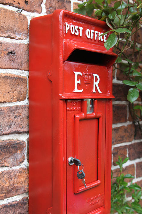 Wall mounted slim Er post box close