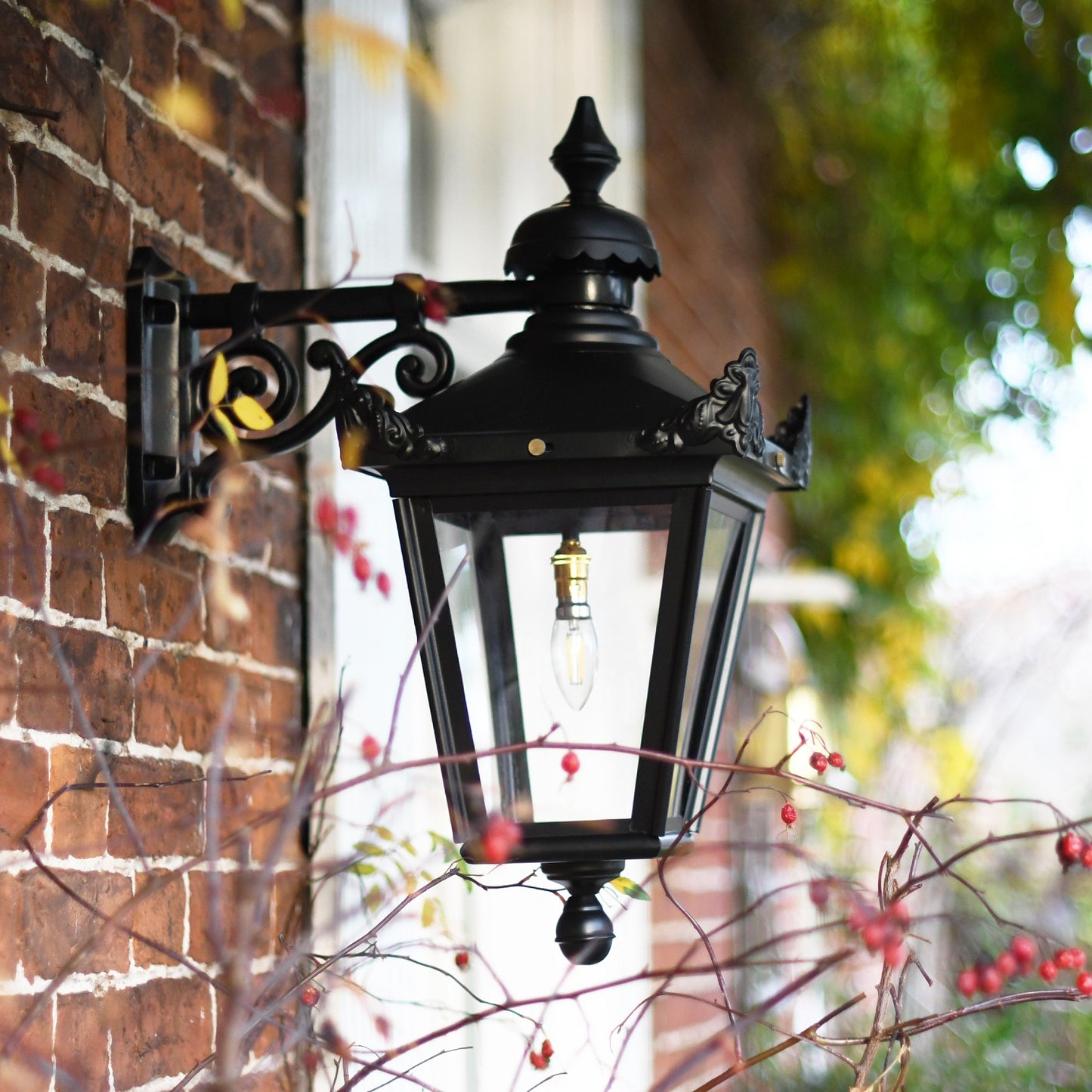 Small Black Top Fix Victorian Wall Lantern