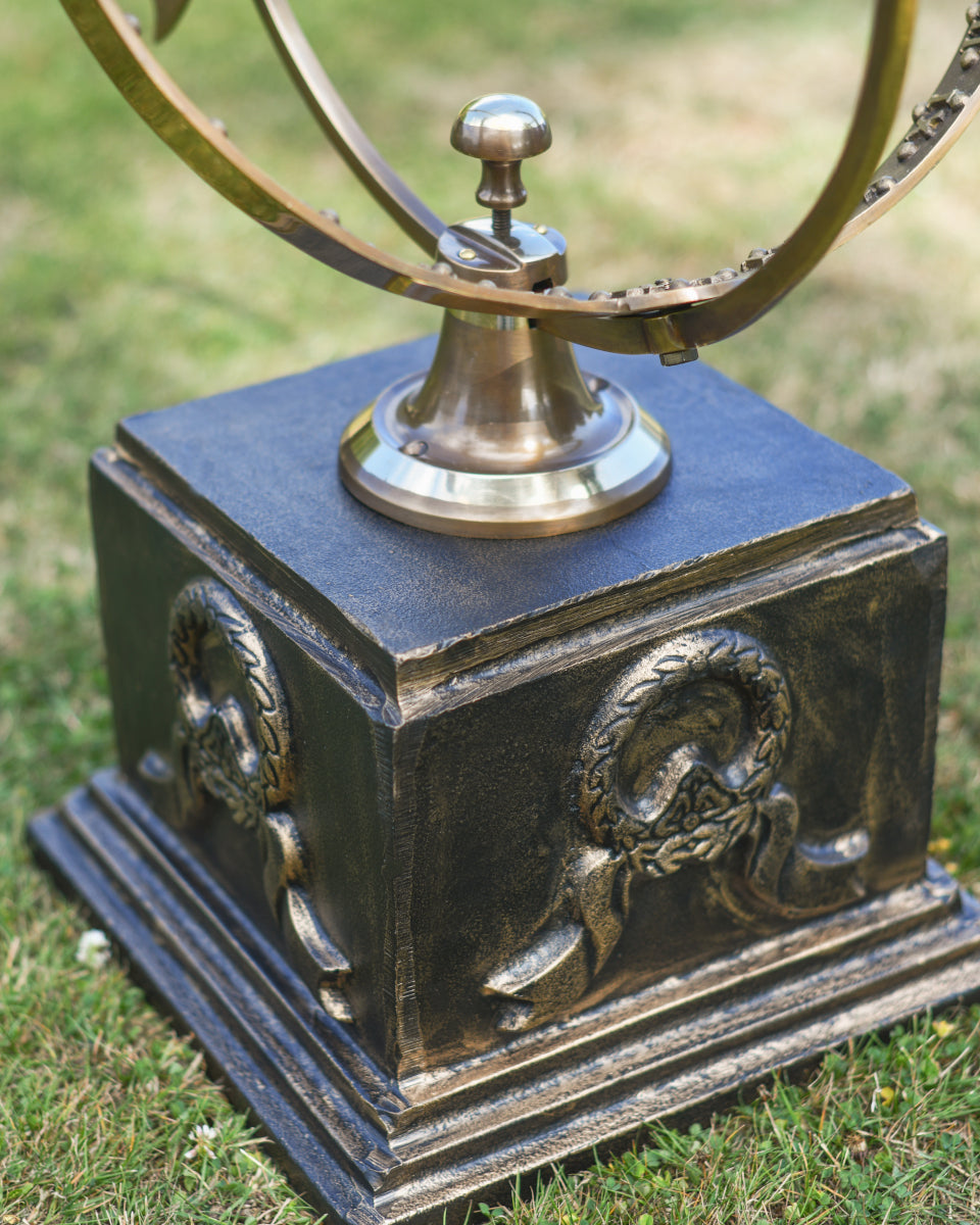 Close up of the broze square plate