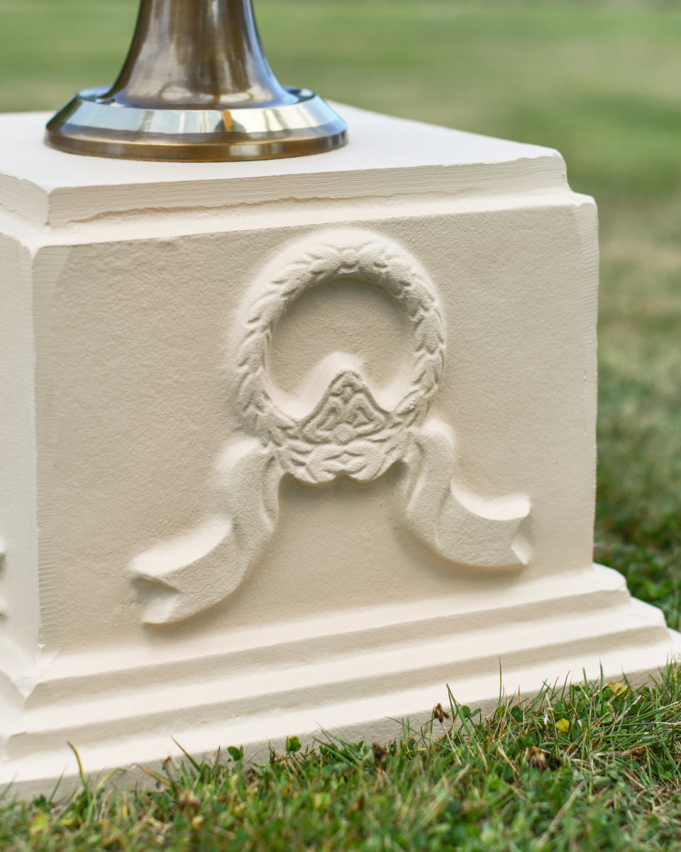 Close up of the wreath motif