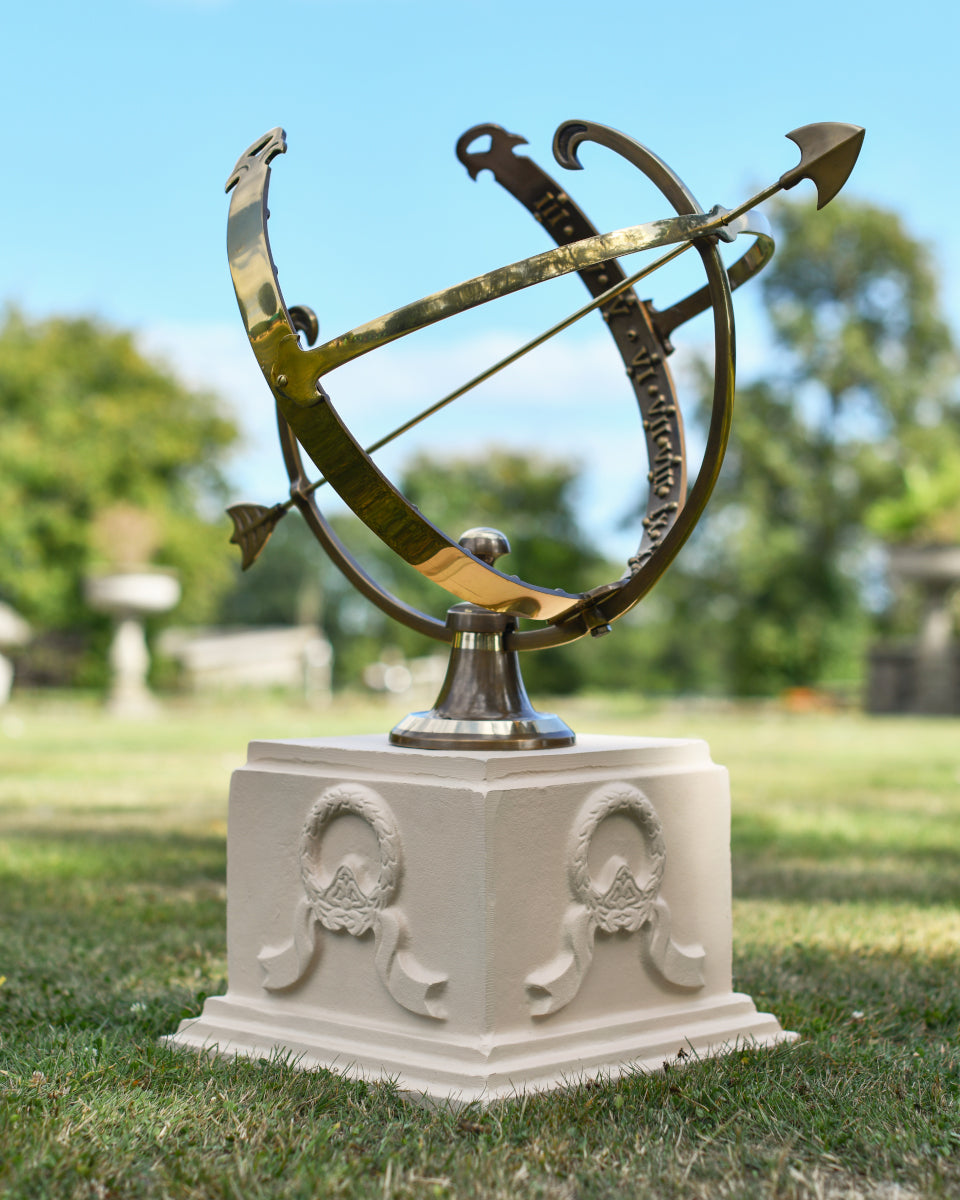 The cream 'Ghirlanda' column with an armillary on it