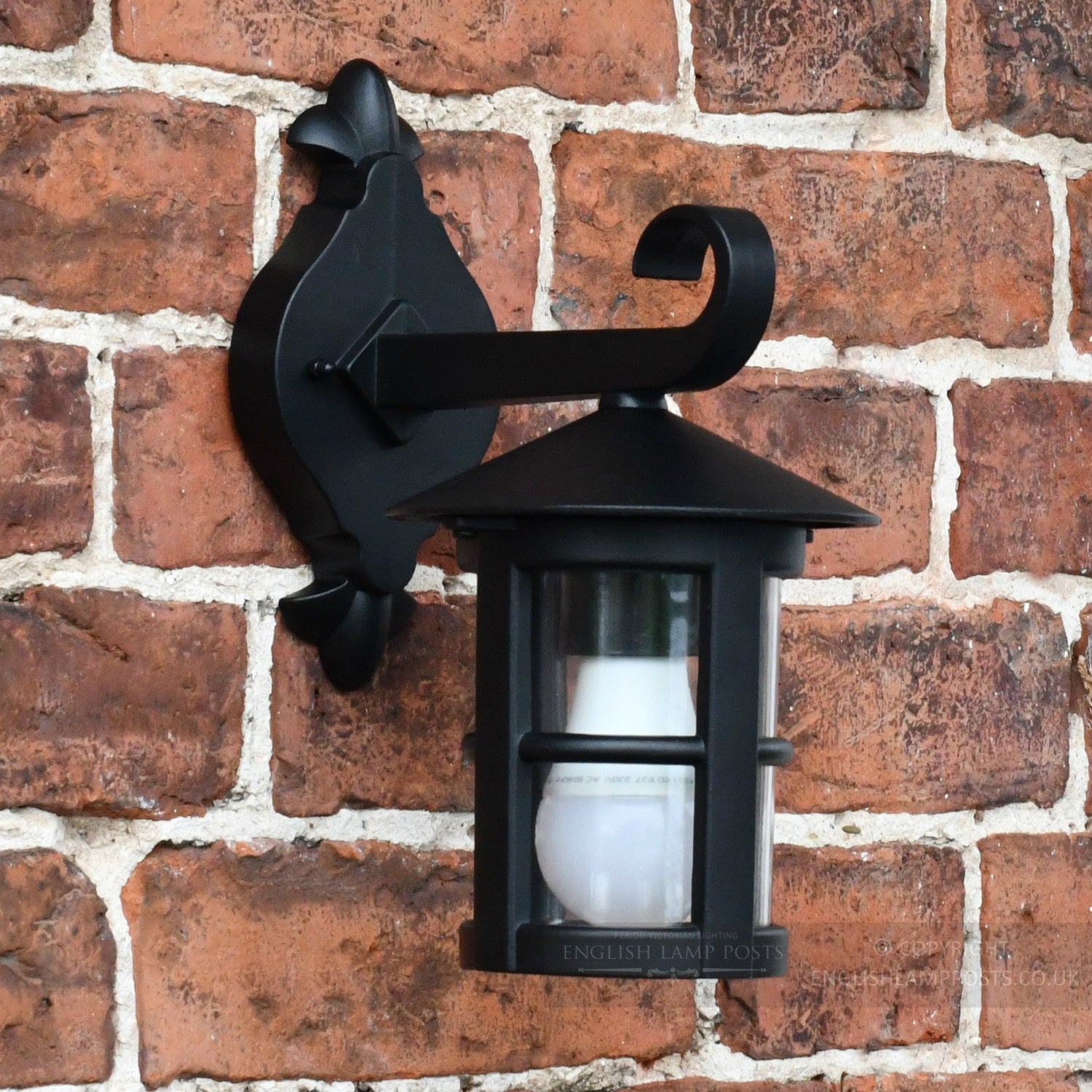 Small cylinder wall light finished in black - side view